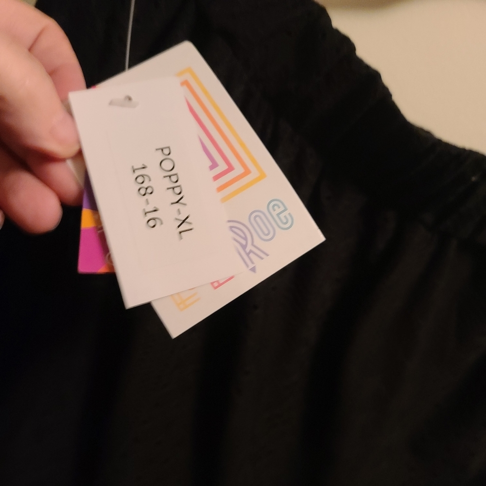 Luelaroe Black Poppy Skirt